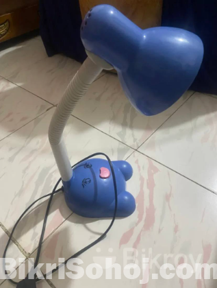 Non rechargeable table lamp